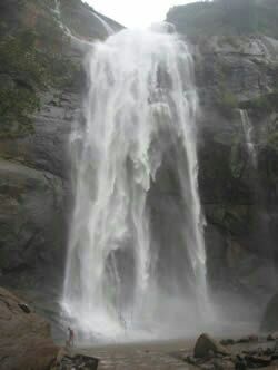 Agaya Gangai waterfall